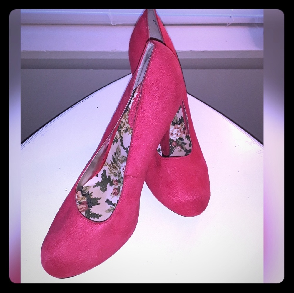Pink pumps